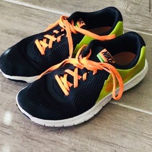 Nike big boy’s running lemon green black sneakers size boy 4.5